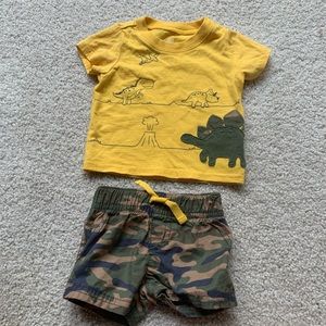 CARTER’s dino Tee & shorts matching set yellow NB
